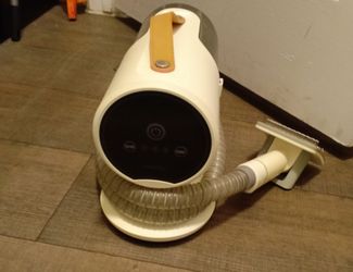 Pet grooming vacuum
