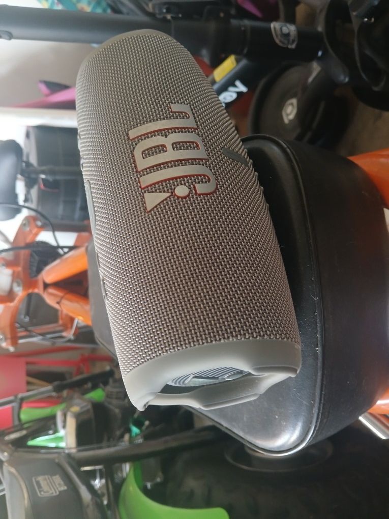 JBL Flip 5 Bluetooth Speaker , Like New