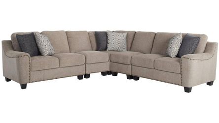 Beautiful Like New 5-pc. Caravan Sectional Sofa Quality Furniture Classic Accented