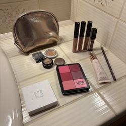 Women’s Makeup & Makeup Bag Bundle 