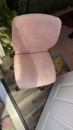 Pink desk chair