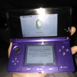 Nintendo 3ds Clean And Barely Used. 4 Games Included