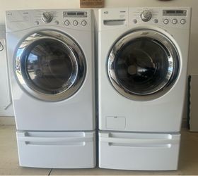 LG Washer & Gas Dryer with Pedestals
