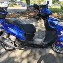 Must Sell Family In Need Beautiful Scooter