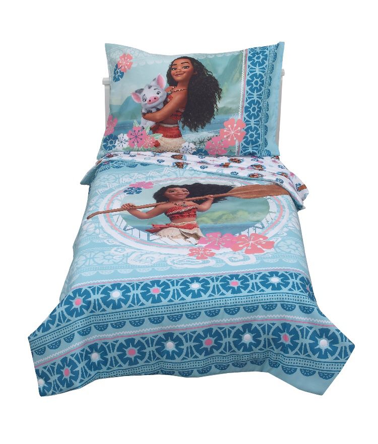 4 pc Moana toddler bed sets(2) and curtains