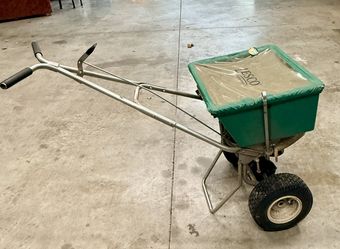 Lesco High Wheel Fertilizer Spreader with Manual Deflector 