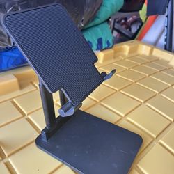 Foldable tablet stand