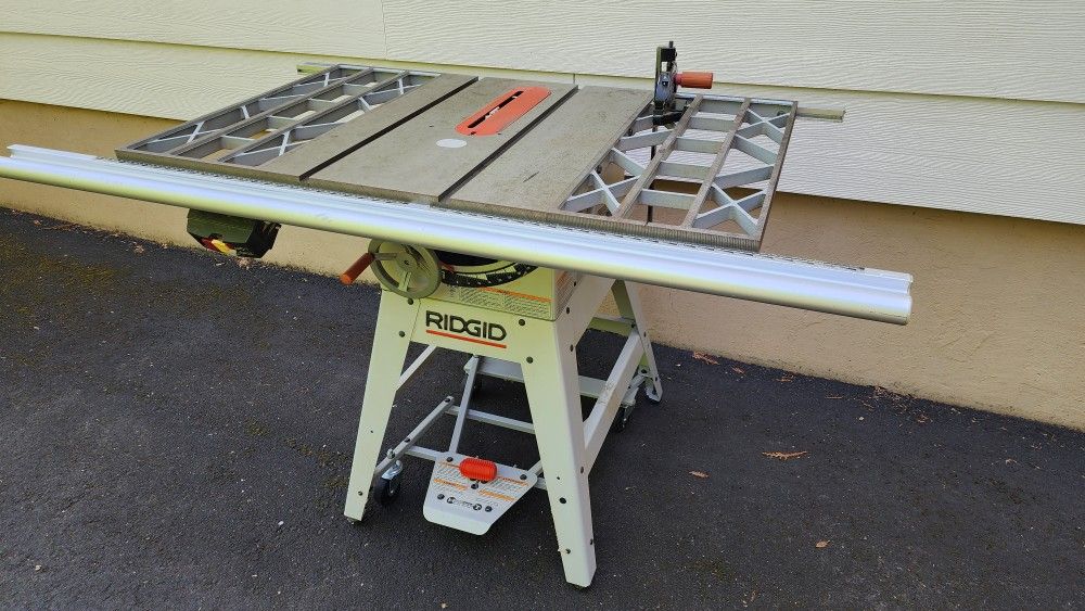 RIDGID Table Saw