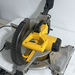Dewalt DW715 12”Compound  Miter Saw