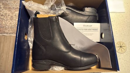 Women’s waterproof and insulated boots