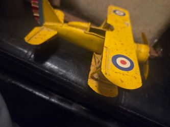 Metal WWI Britain Plane