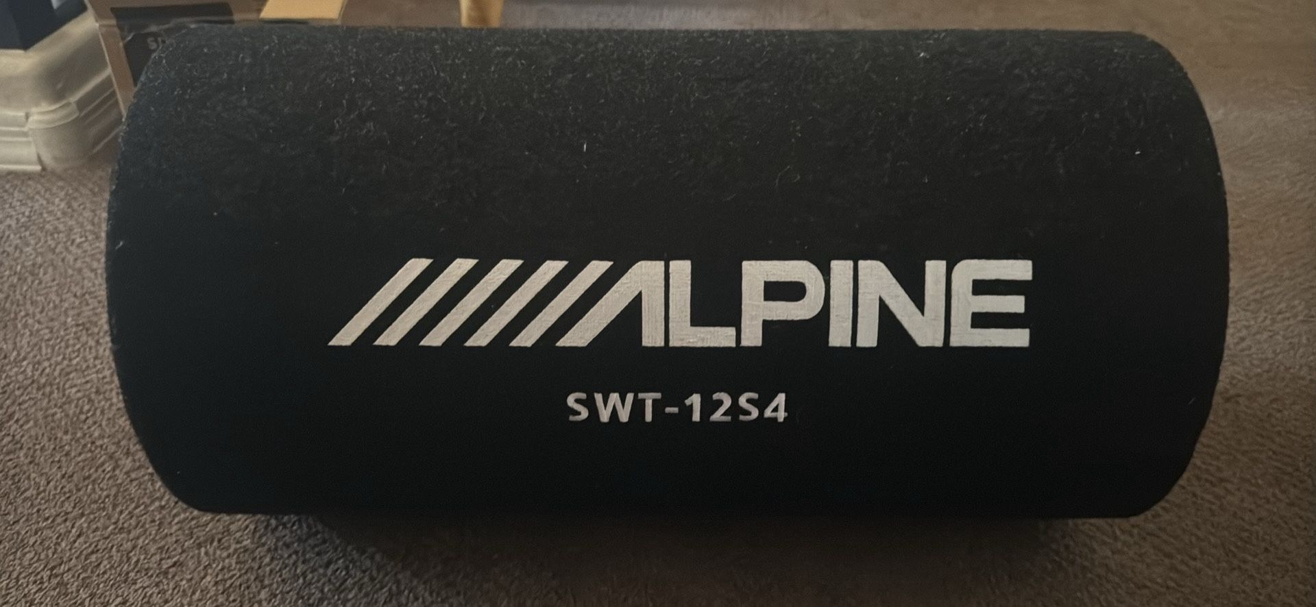 Alpine SWT-12S4 Subwoofer + Rockville Amp