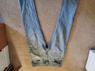 LIGHT BLUE LEVI JEANS (W34 L32)