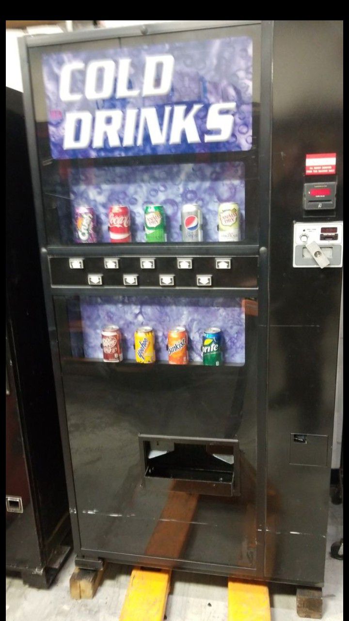 Cold Drink/Snack Vending Machine by Frigidaire