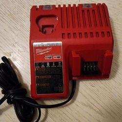 Milwaukee Charger M12 And M18