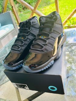 Jordan 11 gamma size 10 dead stock in box