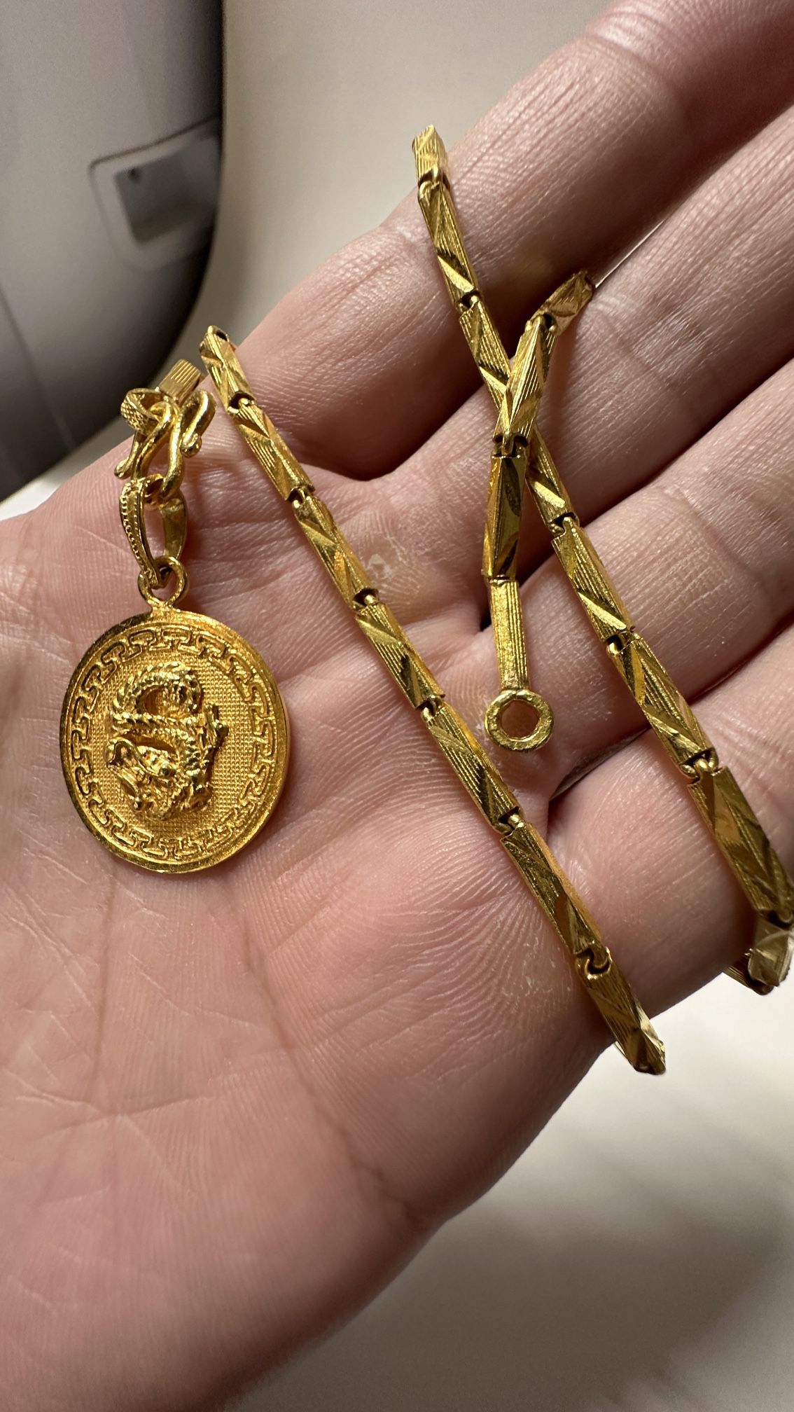 23 karat Gold chain / pendant 