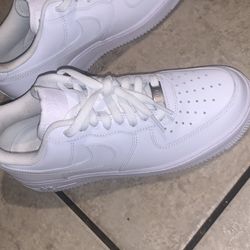 Air Forces Size 9 (woman)