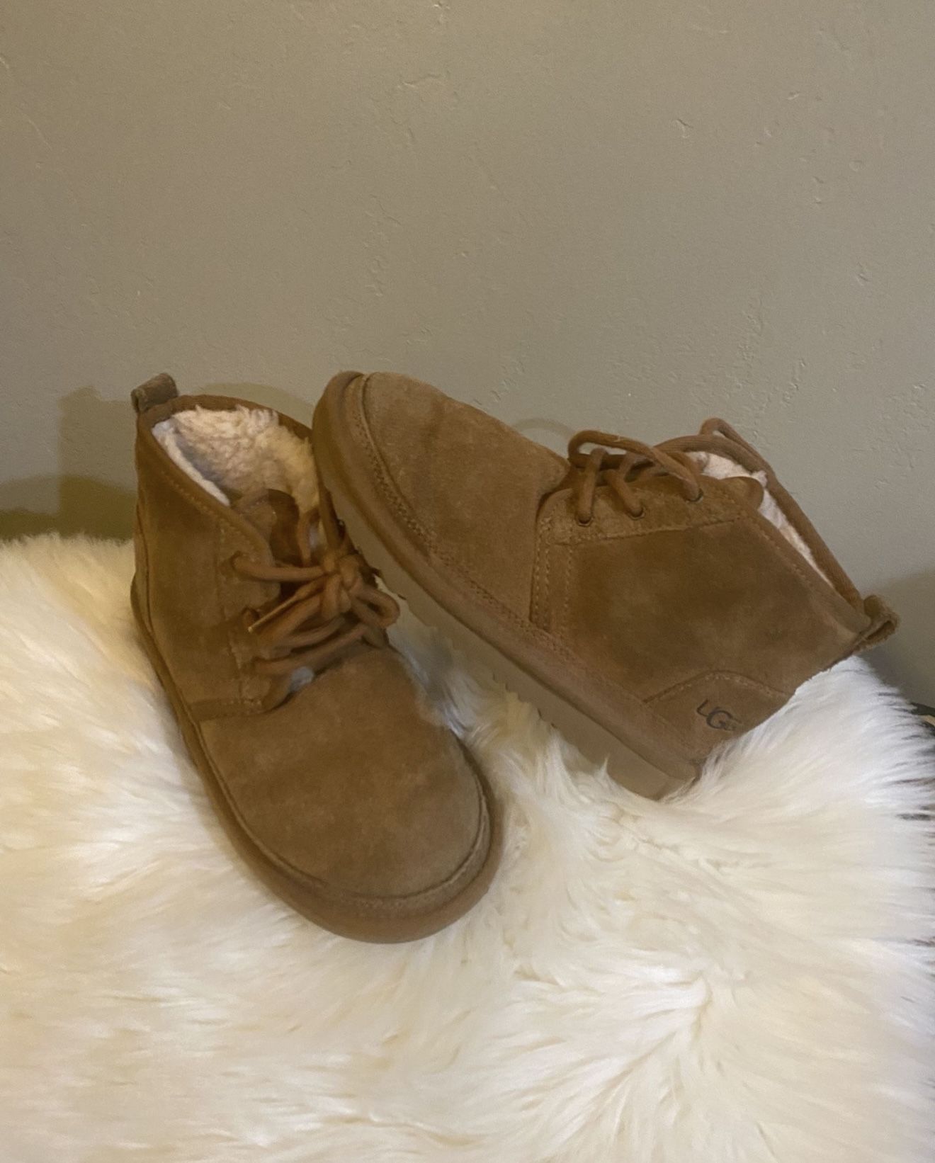 LITTLE BOYS UGG BOOTS SIZE 1