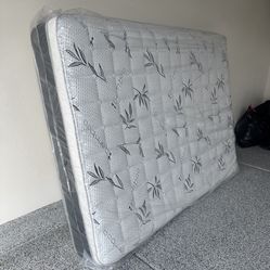 Queen Size Pillow Top Mattress 