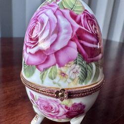 Porcelain Rose Trinket Egg – Hinged Lid, Gold Trim, Vintage Style