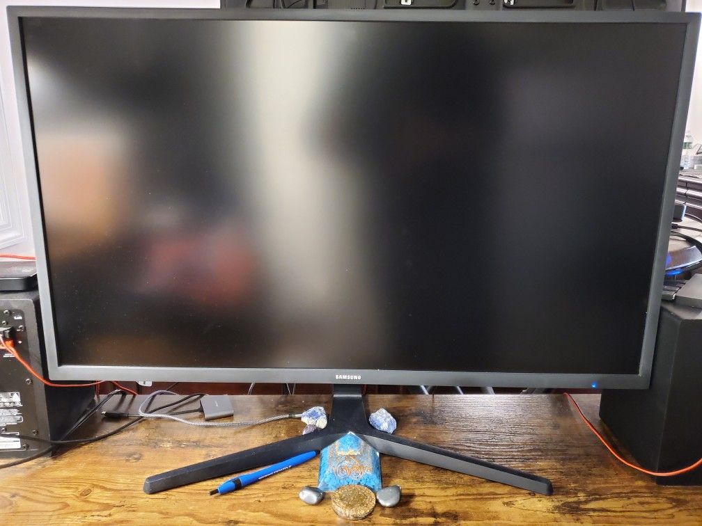 SAMSUNG 32" UJ59 Series 4K UHD (3840x2160) Computer Monitor,VA Panel, HDMI, Display Port, Eye Saver/Flicker Free Mode, FreeSync, LU32J590UQNXZA, Black