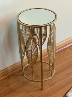 Beautiful Gold Leaves Side Table 20”