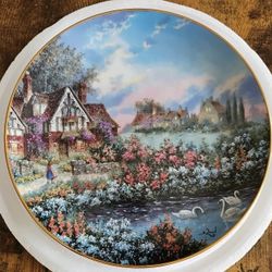 $5  REDUCED!     VINTAGE 1993 "EVENING AT GUILFORD MANOR" COLLECTIBLE PLATE