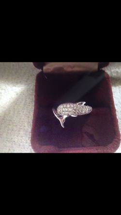 Beautiful  New Swarovski Crystal Dolphin Ring! Size 6/7
