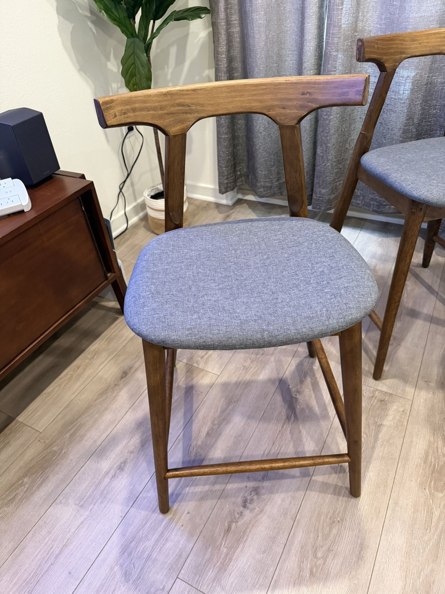 Four 4 Counter Stools In Wood