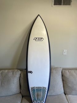 The Untitled by Haydenshapes surfboard . 5’ 11”  , 20 1/8” ,  2 9/16” ,  33.15L.  Excellent condition . only used for a month last year . Super fun bo