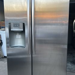 SAMSUNG SIDE BY SIDE REFRIGERATOR  Delivery available for small fee 🚛