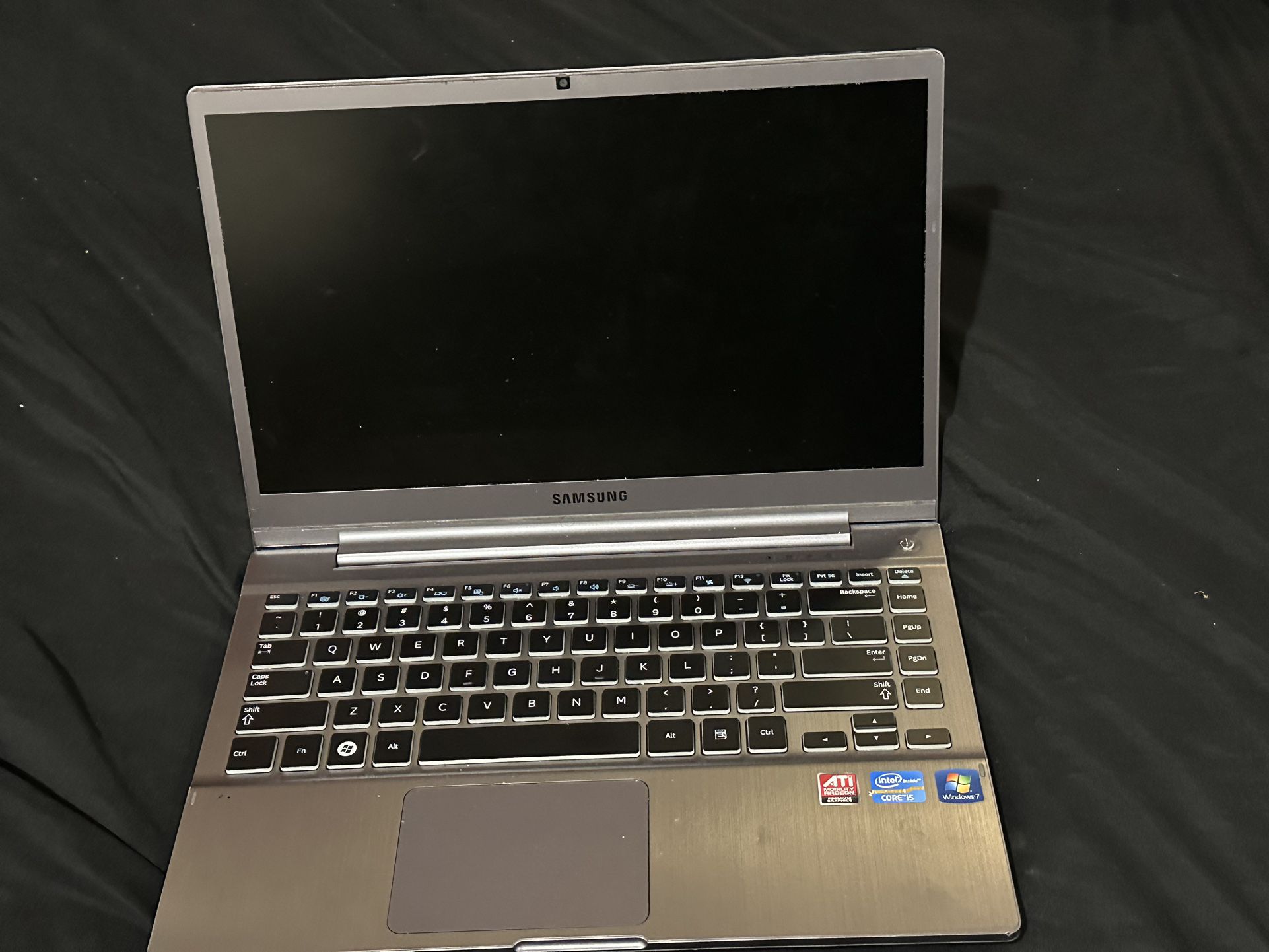 Samsung laptop with case 