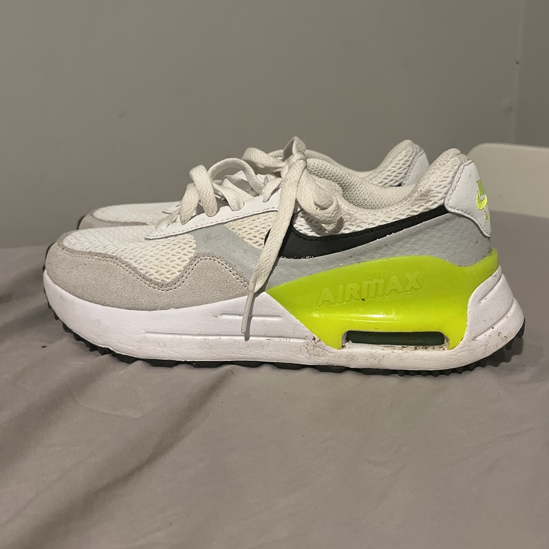 Nike Boys Sneaker ( 6.5 ) New