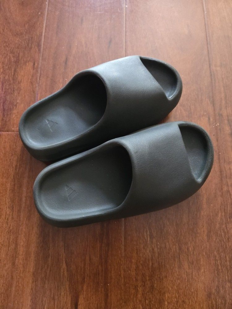 Yeezy Slides