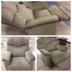 Recliner, la-z-boy recliner in excellent condition JUST REDUCED