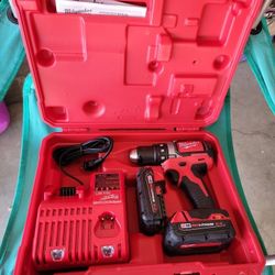 Milwaukee  M18" 1/2" Compact Drill/ Driver Kit 2701- 22CT