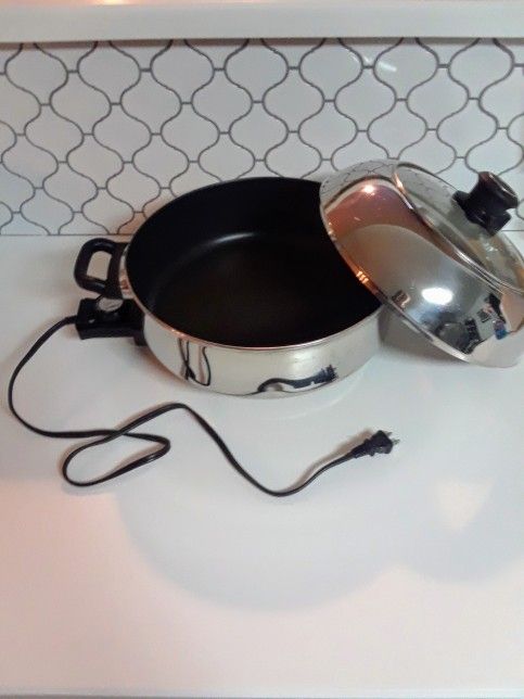 Electric Skillet (Black & Decker) for Sale in Allentown, NJ - OfferUp