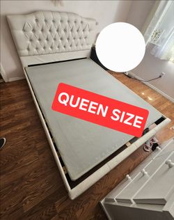ALL COMPLETE QUEEN SIZE BED DELUXE INCLUDING MATRESS,FRAME,VERY CONFORTABLE NICE AND CLEAN IF SOMEBODY INTERESTED TEXT ME PLEASE HABLO ESPAÑOL