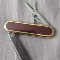 Wenger Macao Red Highly collectible 18k Gold Trim Discontinued in Y2000