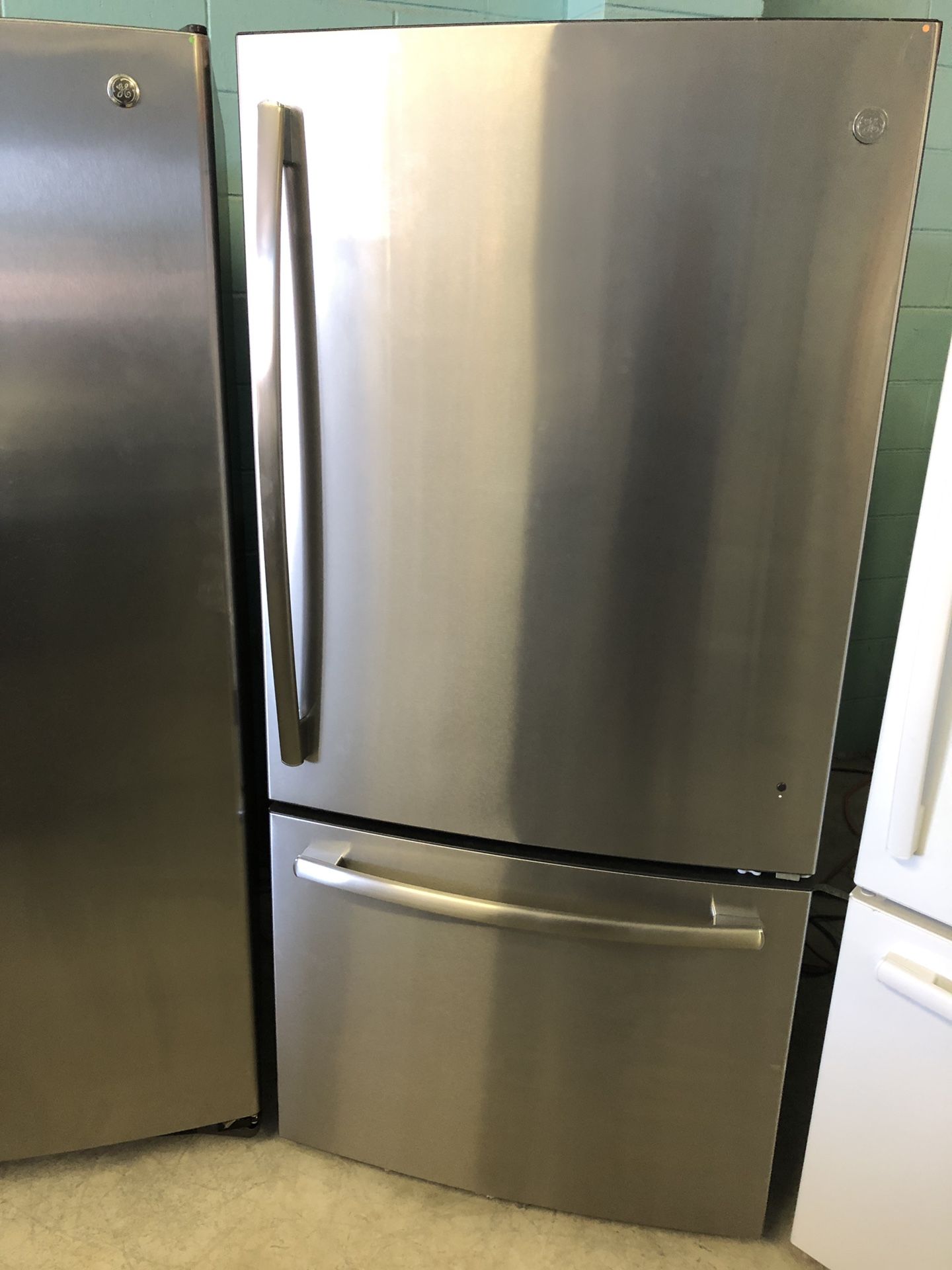 Brand New Scratch N Dent Stainless Bottom Freezer Refrigerator