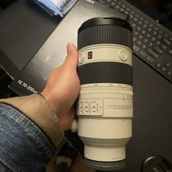 Sony FE 70-200mm f/2.8 GM OSS lens
