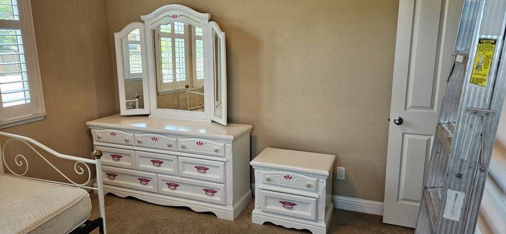 Girls Dresser With Mirror And Night Stand
