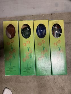 *NEW* 4 Blown Glass Plant Watering Bulbs. 