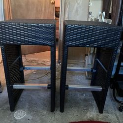 Out Or Inside Bar Stools, Black Color, Very Good Condición.