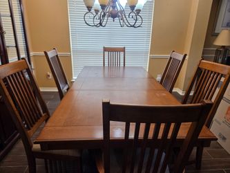 Dining room table with 6 chairs