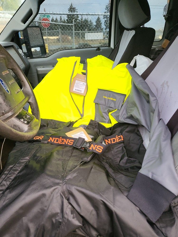 Grundens Top And Bottom Rain Gear Brand New Never Worn