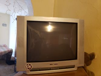 Large Daewood TV older, works speakers