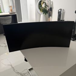 Acer Gaming Curved Monitor 34” with Monitor Hand Desk