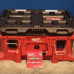 Milwaukee
PACKOUT 22 in. Large Portable Tool Box Fits Modular Storage System